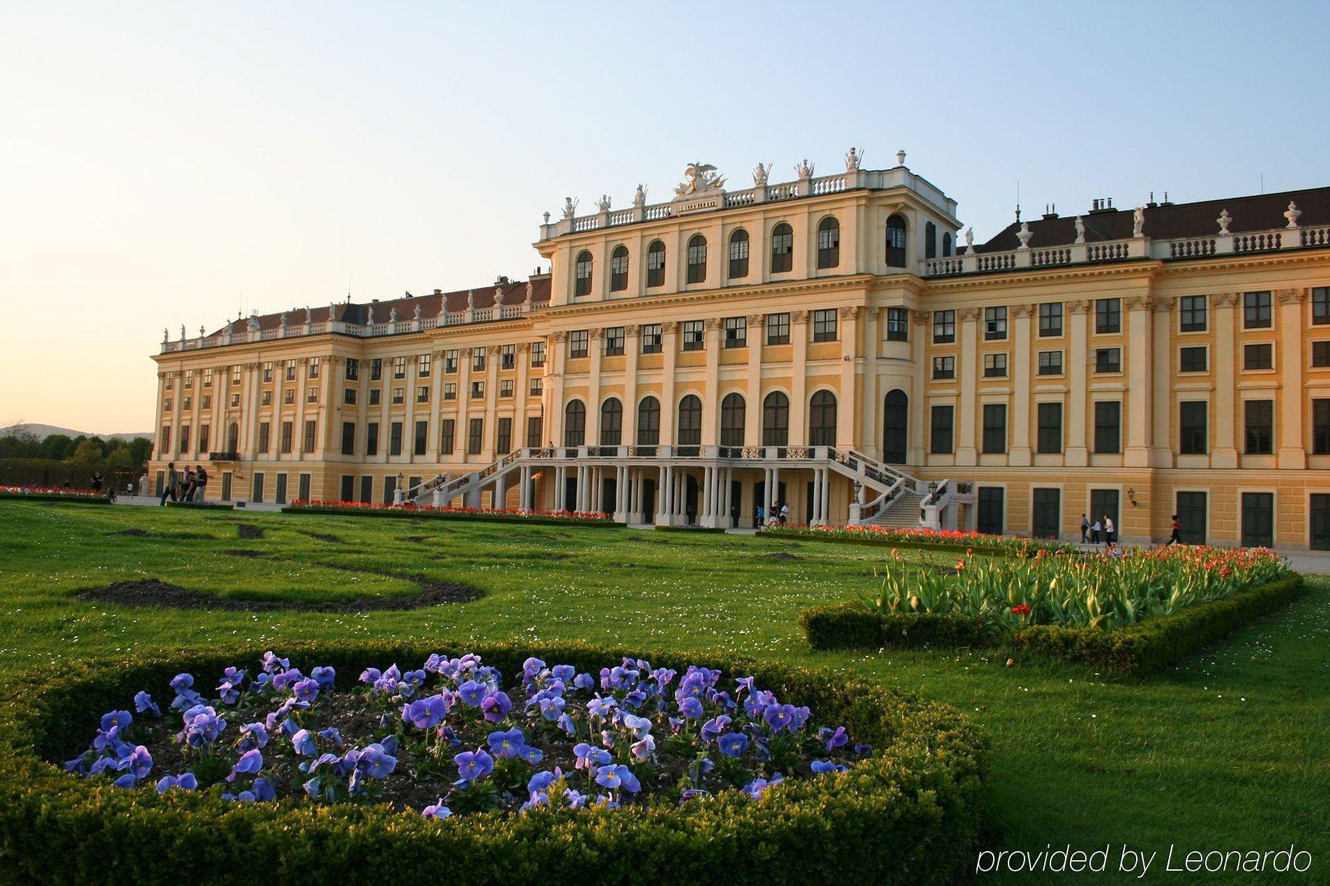 Hotel Cryston Viena Comodidades foto